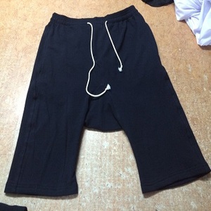 Pantalones cortos deportivos negros de rizo personalizados OEM con cordones grandes para hombre - Product Image 1