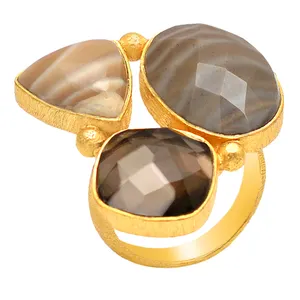 Bague en argent sterling 925 de style classique pour femme Quartz fumé carré avec trois pierres à la mode silex plaqué or - Product Image 1