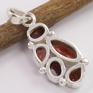 Colgante Solitario de Granate Rojo, Plata de Ley 925, Joyería Artesanal con Piedra Preciosa, Regalo para Mamá - Product Image 2