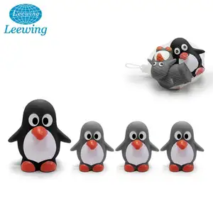 Harga Pabrik Mandi Promosi Mainan untuk Anak-anak Aman PVC Vinyl Disesuaikan dengan Logo Hewan Lucu Berderit Penguin Bath Toy Set