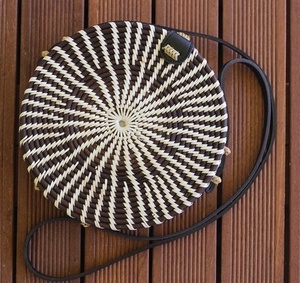 Nuevo bolso único de ratán para mujer de Vietnam Cierre de botón Forro de algodón y decoración de borlas - Product Image 1