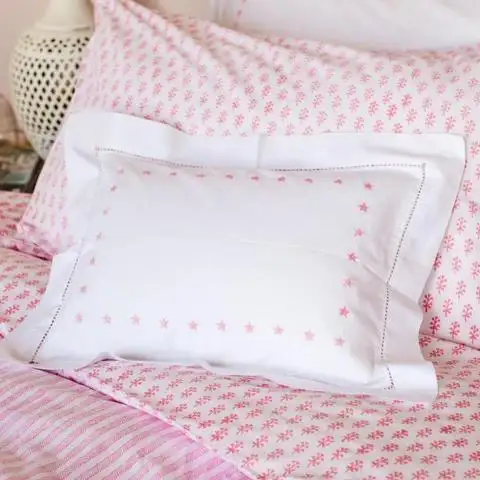 Estrella rosa y azul estrella blanca de algodón bordado a mano almohada para bebé