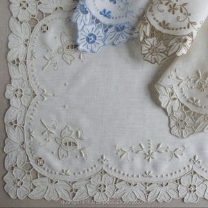 Broderie à la main serviette et napperon - Product Image 1