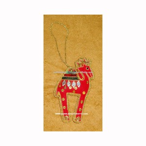 Ornement de Noël suspendu en forme de chameau - Product Image 1