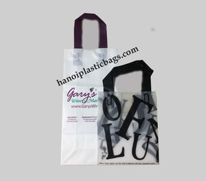 Bolsas de plástico con fuelle lateral con asa de bucle suave hechas en Vietnam con manejo de superficie de impresión de huecograbado - Product Image 1