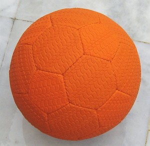 ลูกฟุตบอลคุณภาพดี ปี 2026 ออกแบบสีได้ตามต้องการ ผลิตจากโรงงานมืออาชีพ ยางคุณภาพสูง ขนาดมาตรฐานอย่างเป็นทางการ - Product Image 5