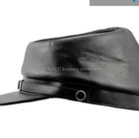 Gorra Plana Ajustable de Cuero Negro con Costuras Rojas y Hebilla Metálica, Estilo Punk Unisex, para Uso Casual al Aire Libre