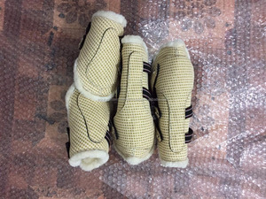 Bottes de protection en tissu de haute qualité pour chevaux de course – Équipement de protection des tendons pour éviter les blessures pendant l'entraînement et la compétition - Product Image 3