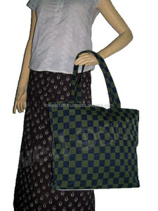 Bolsa de Playa Lowellcraft de Yute con Forro de Poliéster, Hecha en Delhi - Product Image 2