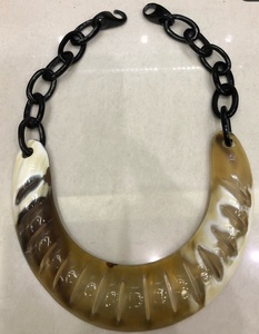 Collar de perlas para mujer americana con colgante de hoja, cadena corta con cuentas, regalo de boda o fiesta, joyería de concha y cuerno - Product Image 5