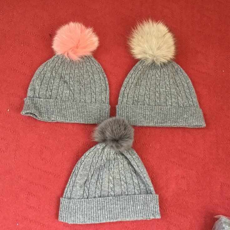 สีเทาเข้ม