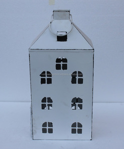 Linterna colgante de Metal en forma de cabaña de diseñador - Product Image 1