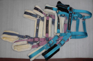 Sillín de nailon inglés para caballos, elegante equipo de entrenamiento de caballos con relleno de visón, diamantes de imitación, cuerda de PP - Product Image 5