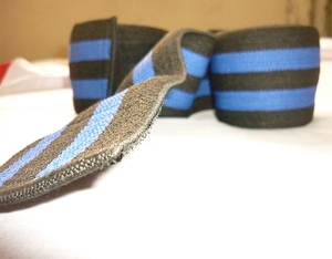 Enveloppes de genou lourdes à rayures bleues et rouges 3.0M Powerlifting Squat Wraps Protection de fitness en néoprène avec logo personnalisé - Product Image 4