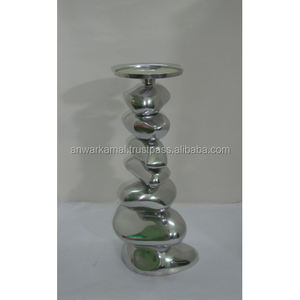 Portavelas de aluminio con diseño grabado con pulido brillante, Decoración de mesa para el hogar - Product Image 1