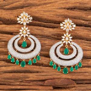 ต่างหูแชนเดอเลียร์สีเขียวคลาสสิก Kanhai Jewels รุ่น 58394GREEN ประดับด้วยเพชรซิร์คอน ชุบสองสี ดีไซน์วินเทจทันสมัย เหมาะสำหรับโอกาสพิเศษสำหรับผู้หญิง - Product Image 1