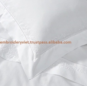 Juego de ropa de cama 100% algodón, color blanco, bordado a mano - Product Image 1