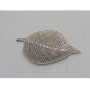 Premium Hot Nickel Plaqué En Relief Feuille Rectangulaire Plateau De Service En Forme De Feuille Fantaisie Designer Plateau Plat De Service En Métal En Relief Plateau - Product Image 4
