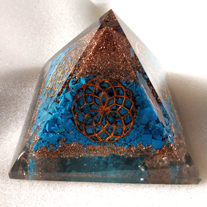 Pyramide de Guérison Orgonite Vente en Gros Cristal Gemme Énergie Positive Pierre Précieuse Avec Plaque Métallique - Product Image 1