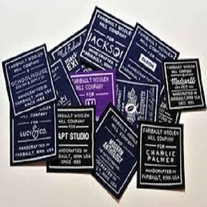 Étiquettes tissées auto-adhésives personnalisées OEM Conception de rouleaux auto-fusionnants avec techniques imprimées - Product Image 2