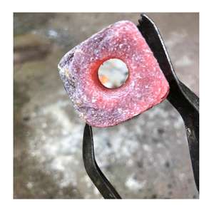 Vente en gros de briquettes de bois franc écologiques Modèles hexagonaux en morceaux de charbon de bois de sciure de bois sans fumée en bambou pour les restaurants de barbecue - Product Image 1