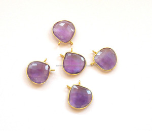 Fait à la main belle améthyste pierre précieuse forme de coeur plaqué or bijoux lunette à facettes pierre de naissance connecteur Boho - Product Image 1