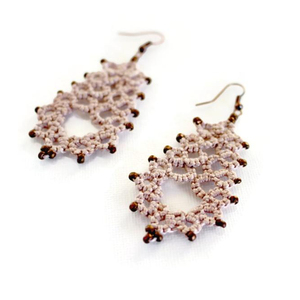   Pendientes de encaje con detalles de punto en rosa polvo hechos a mano//pendientes de encaje - Product Image 1