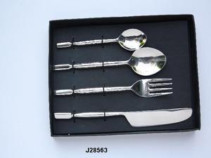 Ensemble de couverts en acier martelé de haute qualité dans des articles de table polonais miroir ensemble de couverts en acier de 4 pièces au prix de gros - Product Image 2