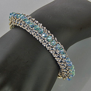 สร้อยข้อมือสีฟ้า ศิลปะแห่งงานแฮนด์เมด - Product Image 1