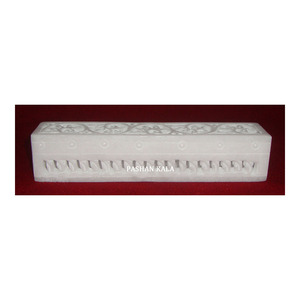 Magnífica Caja de Incienso Decorativa Tallada en Mármol con Forma Rectangular - Product Image 1