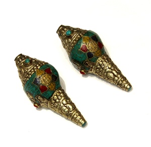 Concha de Rudra Artesanal Pequeña, Material Orgánico, Gemas Rudra, Shankha, Concha Marina Natural, Arte Religioso Budista Pulido - Product Image 1