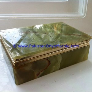Boîtes à bijoux rectangulaires en onyx avec pieds en laiton uniques, cadeaux décoratifs verts pour les mariages - Product Image 1