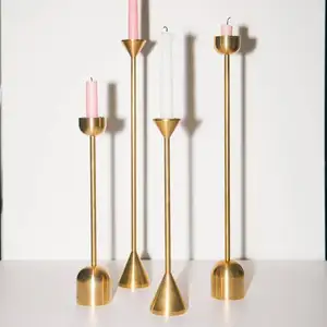 Portavelas de latón con forma de acabado redondo, portavelas doradas, candelabro de Metal - Product Image 1