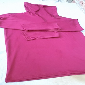 Camisetas personalizadas OEM agujero pulgar con cuello alto para hombres - Product Image 2