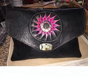 Sac à main marocain élégant en cuir véritable avec accessoires à bandoulière à la mode pour femmes - Product Image 1