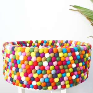 Camas para perros con diseño sólido y acogedor, fieltro de lana de Nueva Zelanda, hecho a mano por artesanos nepaleses, casa ecológica para mascotas - Product Image 4