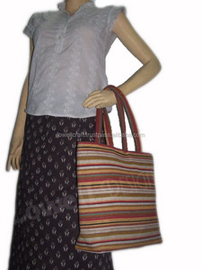 Bolso de playa de yute a rayas tejido a mano con cierre de cremallera y correa de hombro informal para mujer - Product Image 3