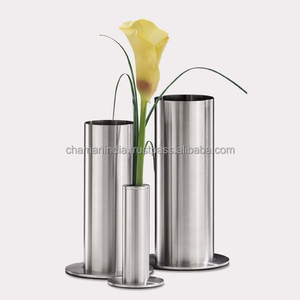 Jarrones de Flores Modernos de Acero Inoxidable Plateado con Diseño Martillado, Estilo Europeo, Decoración para Mesa, Chaman India - Product Image 1