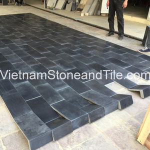 Produit durable de calcaire de tuile de Bluestone de finition aiguisée de conception moderne du Vietnam pour l'extérieur et les extérieurs de villa - Product Image 1