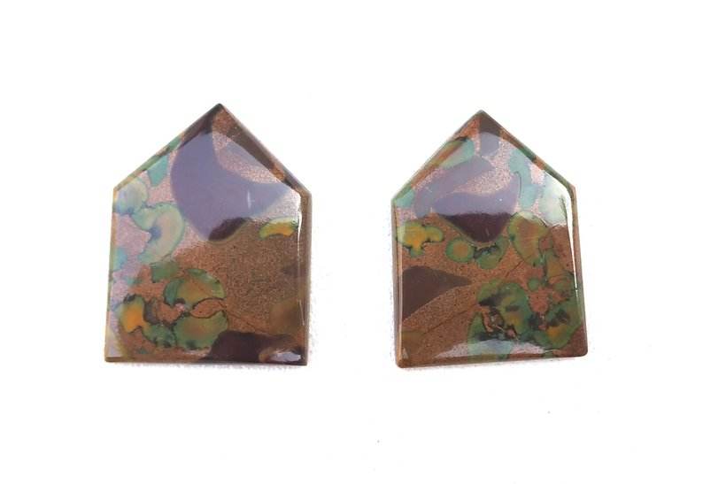 สีน้ำตาล