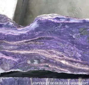 Fornecedores em massa natural charoite áspero grande unidade de fabricação de lajes de pedra minerais caiu gemstone jaipur