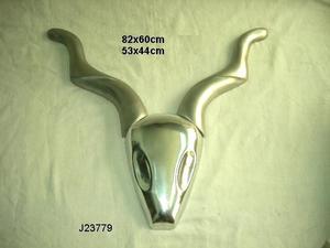 Décoration murale Tête de taureau en fonte d'aluminium disponible en deux tailles et en finition polie miroir - Product Image 2