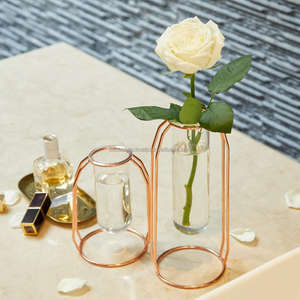 Putwo Jarrón de mesa de latón Diseño de flores elegantes para decoración del hogar - Product Image 2