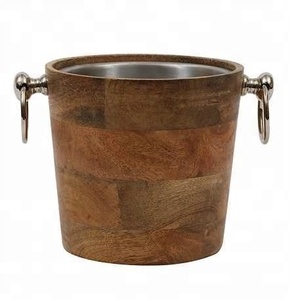Seau à vin isolé en acier inoxydable avec accent en bois pour les occasions de fête Bacs à boissons ou seaux à glace - Product Image 1