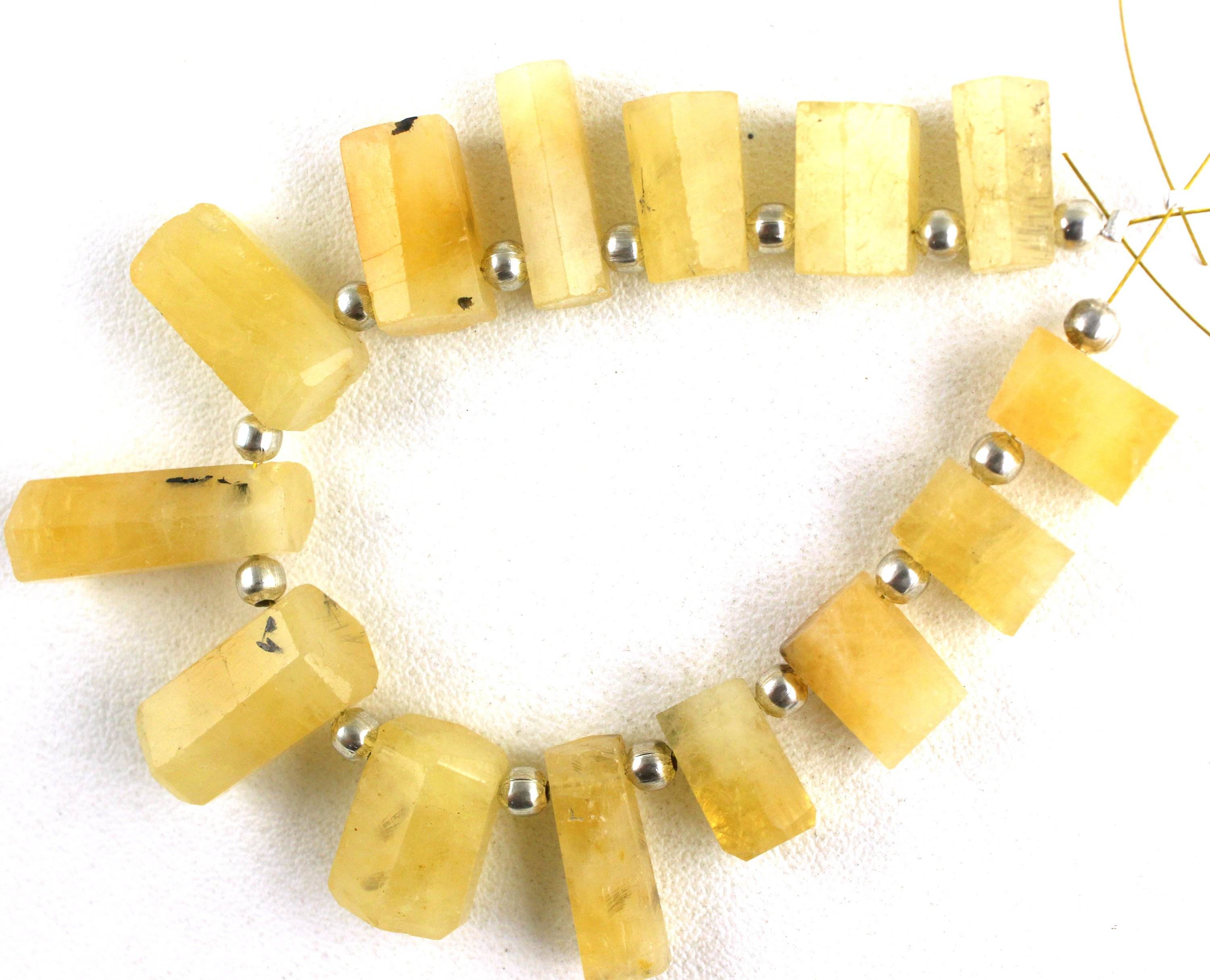 สีเหลือง