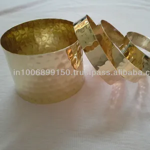 Pulseras y brazaletes de metal audaces y grandes a la moda - Product Image 1