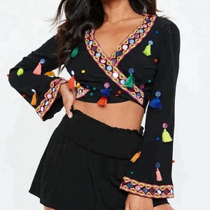 สาวฤดูร้อนสวมใส่สบายๆแฮนด์เมดเย็บปักถักร้อยพรีเมี่ยมสีดําพร้อมพู่หลายสีกระจกเสื้อครอปสําหรับผู้หญิง - Product Image 1