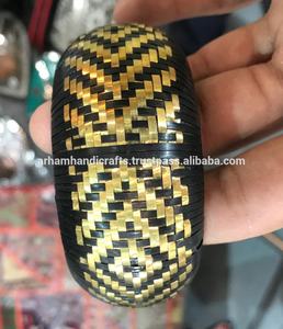 Brazaletes clásicos de boda y aniversario con forma de bola de piedra principal de concha para Damas Indias para ocasiones especiales - Product Image 2