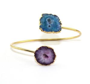 Pulsera de cuarzo solar azul y púrpura natural, brazalete ajustable de buena calidad con doble piedra electrochapada - Product Image 1