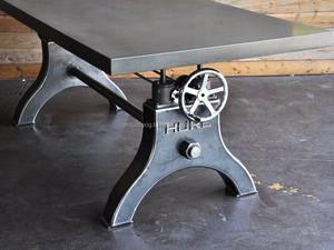 Table à manivelle industrielle vintage avec finition vieillie - Product Image 4